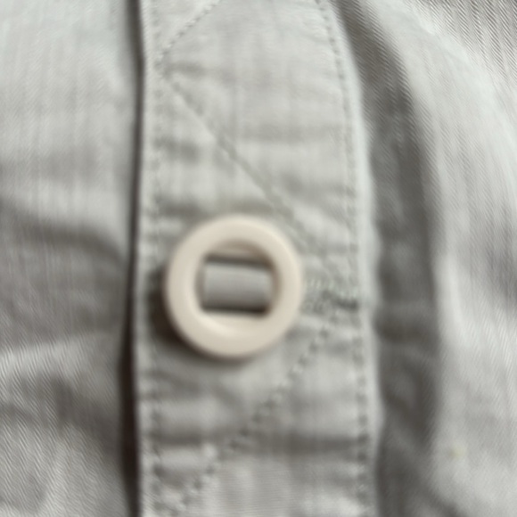 The most adorable light khaki colored skirt with the cutest buttons - Picture 3 of 4